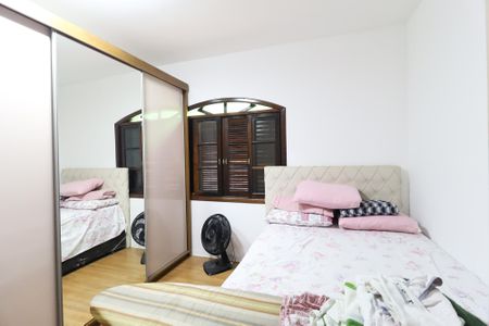 Casa à venda com 125m², 2 quartos e 2 vagas Casa à venda com 125m², 2 quartos e 2 vagasSuíte