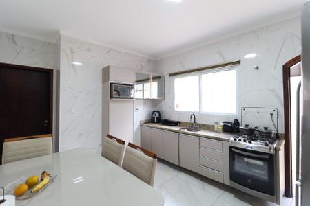 Casa à venda com 125m², 2 quartos e 2 vagas Casa à venda com 125m², 2 quartos e 2 vagasCozinha