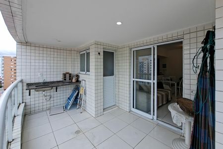 Apartamento para alugar com 77m², 2 quartos e 1 vagaSacada
