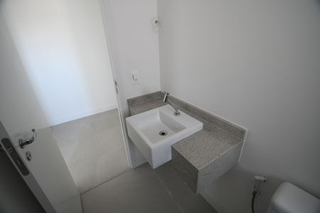 Banheiro de kitnet/studio à venda com 1 quarto, 48m² em Centro, Campinas