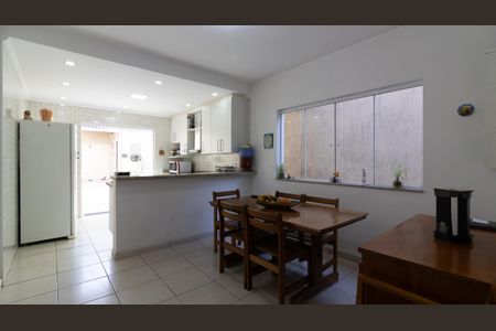 Casa à venda com 300m², 3 quartos e 2 vagas Casa à venda com 300m², 3 quartos e 2 vagasCozinha