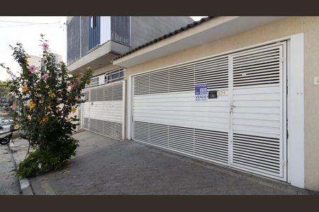 Casa à venda com 300m², 3 quartos e 2 vagas Casa à venda com 300m², 3 quartos e 2 vagasFachada