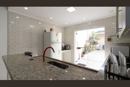 Casa à venda com 300m², 3 quartos e 2 vagas Casa à venda com 300m², 3 quartos e 2 vagasCozinha