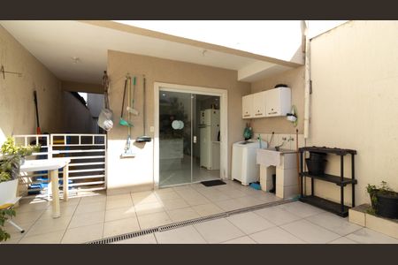 Casa à venda com 300m², 3 quartos e 2 vagas Casa à venda com 300m², 3 quartos e 2 vagasÁrea de Serviço