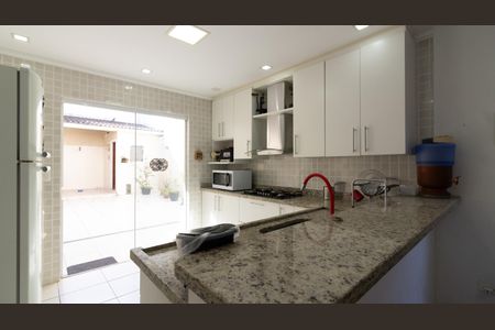 Casa à venda com 300m², 3 quartos e 2 vagas Casa à venda com 300m², 3 quartos e 2 vagasCozinha