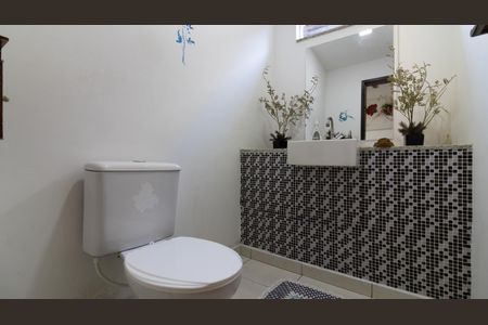 Casa à venda com 300m², 3 quartos e 2 vagas Casa à venda com 300m², 3 quartos e 2 vagasLavabo