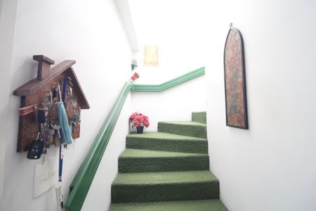 Escada de casa para alugar com 3 quartos, 150m² em Jardim Santo Antoninho, São Paulo