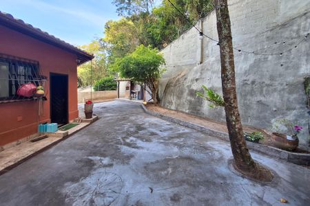 Casa de condomínio à venda com 280m², 4 quartos e 2 vagasQuintal