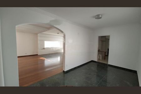Casa à venda com 4 quartos, 350m² em Interlagos, São Paulo