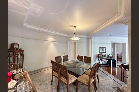 Apartamento à venda com 4 quartos, 256m² em Cambuí, Campinas