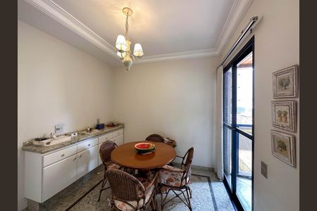 Apartamento à venda com 4 quartos, 256m² em Cambuí, Campinas