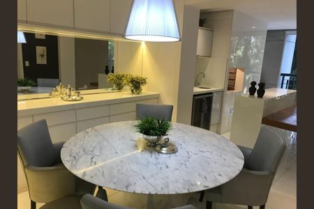 Apartamento à venda com 3 quartos, 230m² em Indianópolis, São Paulo