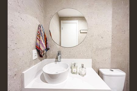 Apartamento à venda com 67m², 2 quartos e 1 vaga Apartamento à venda com 67m², 2 quartos e 1 vagaBanheiro Social