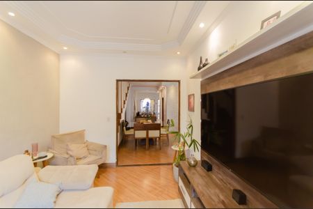 Casa à venda com 220m², 3 quartos e 3 vagasSala