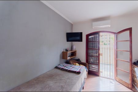 Casa à venda com 220m², 3 quartos e 3 vagasSuíte 2