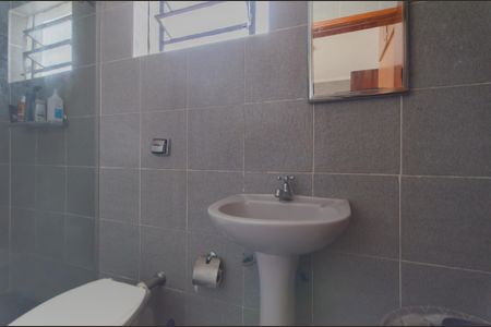 Casa à venda com 220m², 3 quartos e 3 vagasBanheiro da Suíte 2