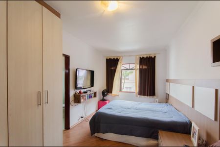 Casa à venda com 220m², 3 quartos e 3 vagasSuíte 3