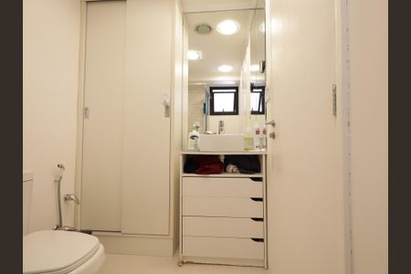 Apartamento à venda com 110m², 2 quartos e 2 vagasBanheiro da Suíte