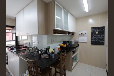 Apartamento à venda com 110m², 2 quartos e 2 vagasCozinha
