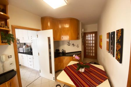 Apartamento para alugar com 230m², 4 quartos e 3 vagasCopa