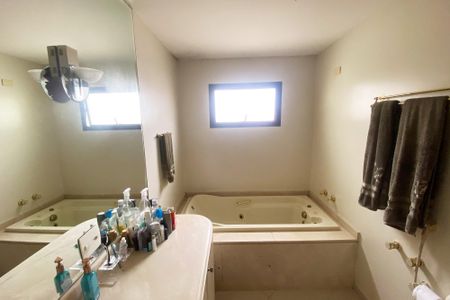 Apartamento para alugar com 230m², 4 quartos e 3 vagasBanheiro da Suíte 3