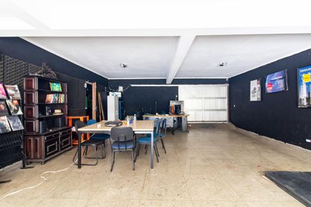 Casa à venda com 300m², 3 quartos e 5 vagas Casa à venda com 300m², 3 quartos e 5 vagasGaragem