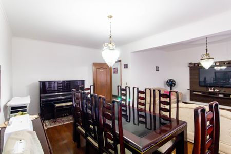 Casa à venda com 300m², 3 quartos e 5 vagas Casa à venda com 300m², 3 quartos e 5 vagasSala