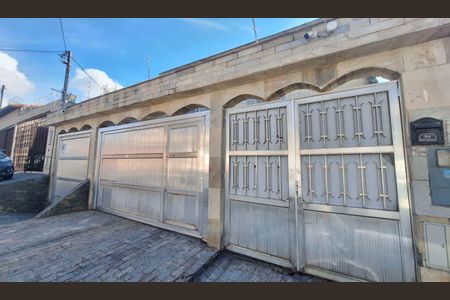 Casa à venda com 300m², 3 quartos e 5 vagas Casa à venda com 300m², 3 quartos e 5 vagasFachada