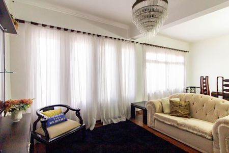 Casa à venda com 300m², 3 quartos e 5 vagas Casa à venda com 300m², 3 quartos e 5 vagasSala