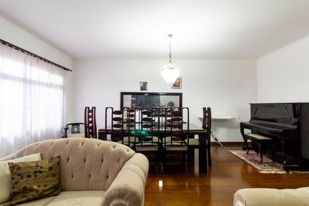 Casa à venda com 300m², 3 quartos e 5 vagas Casa à venda com 300m², 3 quartos e 5 vagasSala