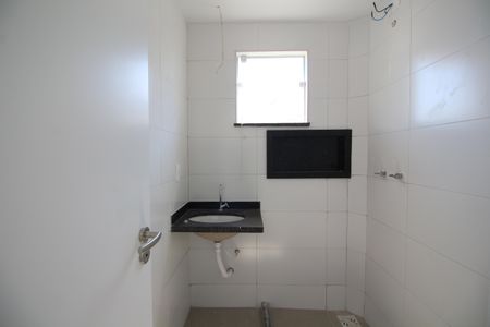 Casa de condomínio à venda com 81m², 2 quartos e 1 vagaSuíte 2 - Banheiro