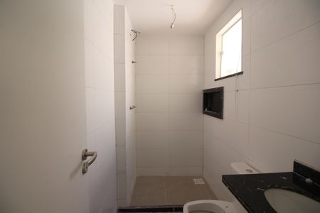 Casa de condomínio à venda com 81m², 2 quartos e 1 vagaSuíte 1 - Banheiro