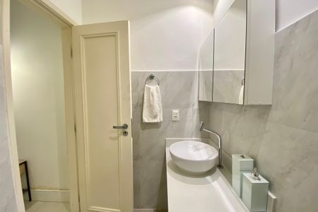 Apartamento à venda com 56m², 1 quarto e sem vagaSuite - Banheiro