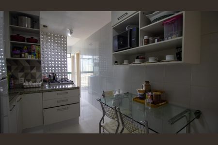 Apartamento à venda com 267m², 4 quartos e 2 vagasCozinha e Área de Serviço