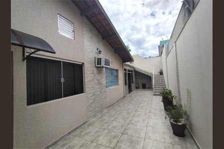 Casa à venda com 210m², 3 quartos e 4 vagas
