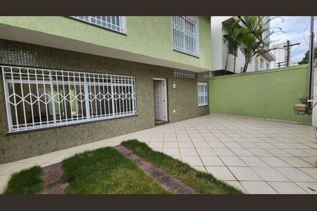 Casa à venda com 188m², 4 quartos e 4 vagas