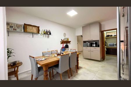 Casa à venda com 5 quartos, 308m² em Castelo, Belo Horizonte