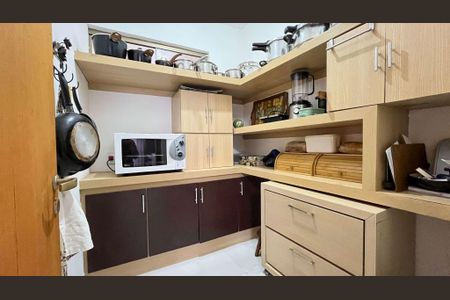 Casa à venda com 308m², 5 quartos e 3 vagas