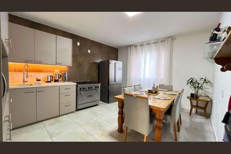 Casa à venda com 308m², 5 quartos e 3 vagas