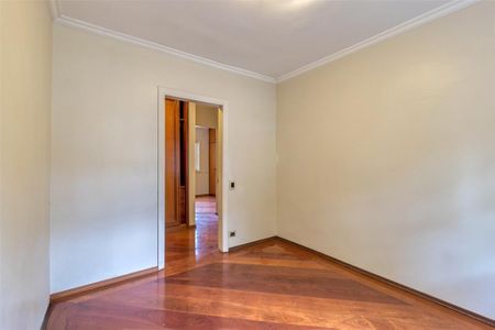 Casa à venda com 4 quartos, 400m² em Jardim Luzitania, São Paulo