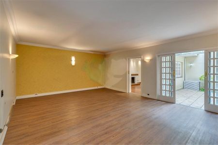 Casa à venda com 4 quartos, 400m² em Jardim Luzitania, São Paulo