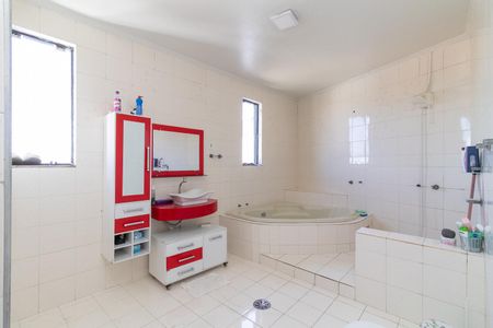 Casa à venda com 195m², 3 quartos e 2 vagasBanheiro da Suíte 2