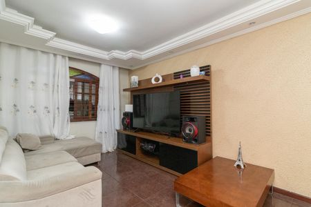Casa à venda com 195m², 3 quartos e 2 vagasSala