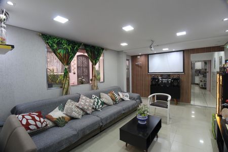 Casa à venda com 316m², 4 quartos e 2 vagasSala