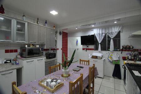 Casa à venda com 316m², 4 quartos e 2 vagasCozinha