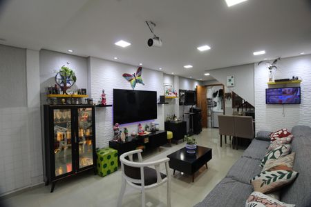 Casa à venda com 316m², 4 quartos e 2 vagasSala