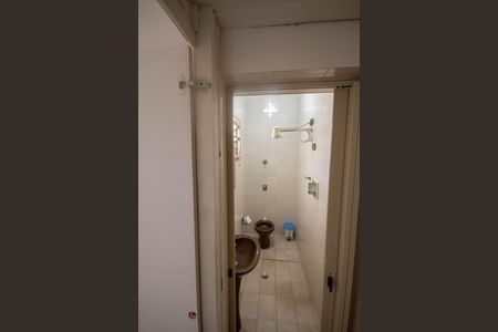 Apartamento à venda com 220m², 4 quartos e 2 vagas Apartamento à venda com 220m², 4 quartos e 2 vagasBanheiro da Suíte