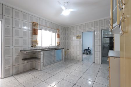 Casa para alugar com 125m², 2 quartos e 2 vagasCozinha