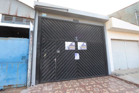 Casa para alugar com 125m², 2 quartos e 2 vagasFachada