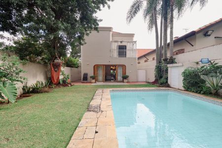 Casa à venda com 238m², 3 quartos e 2 vagas Casa à venda com 238m², 3 quartos e 2 vagasÁrea externa